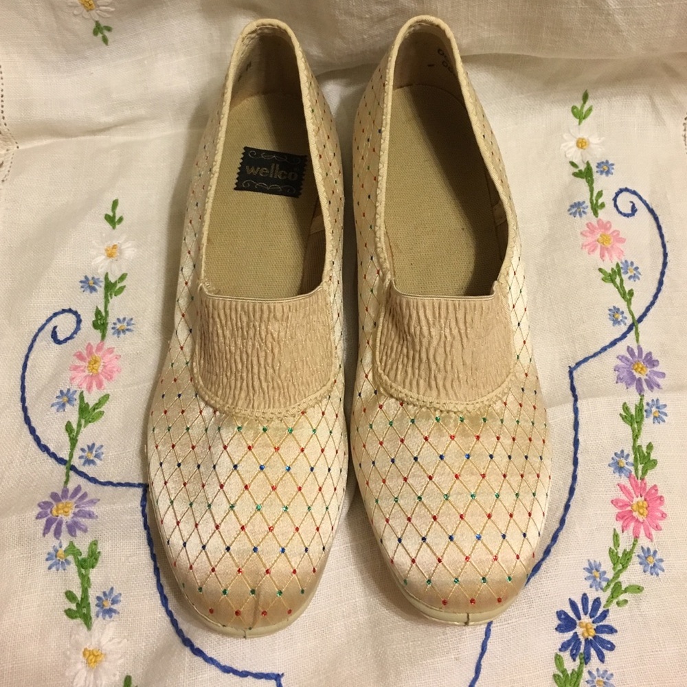 Wellco Women's Cream Slip-On Comfort Slippers